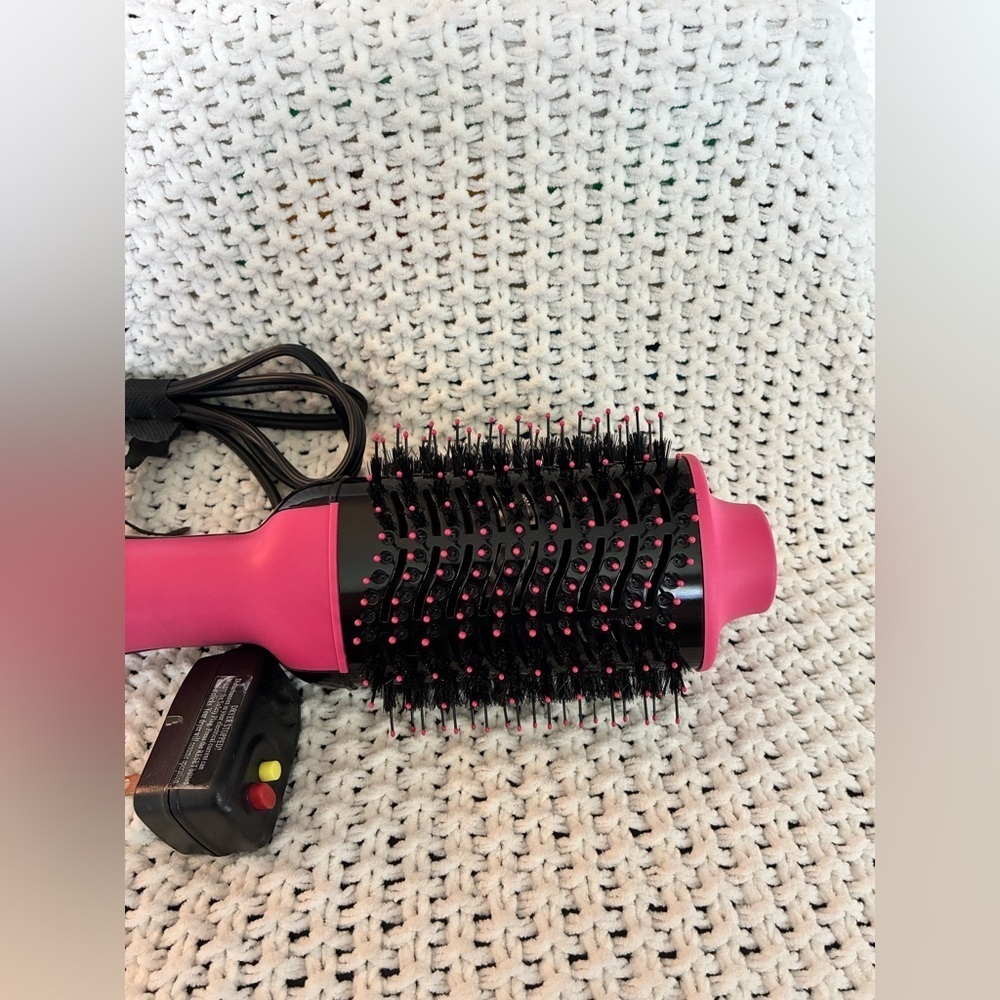 Revlon RVDR5222 Pink/Black One-Step Hair Dryer & Volumizer, 3 Heat Settings - Picture 3 of 10